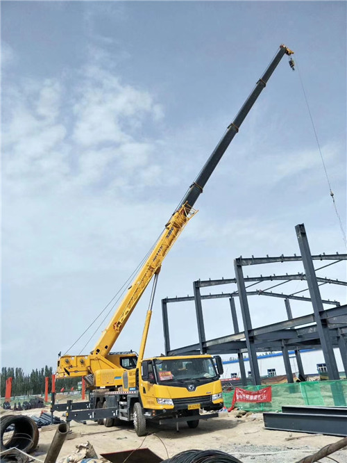 海城市超高层建筑钢结构吊装案例